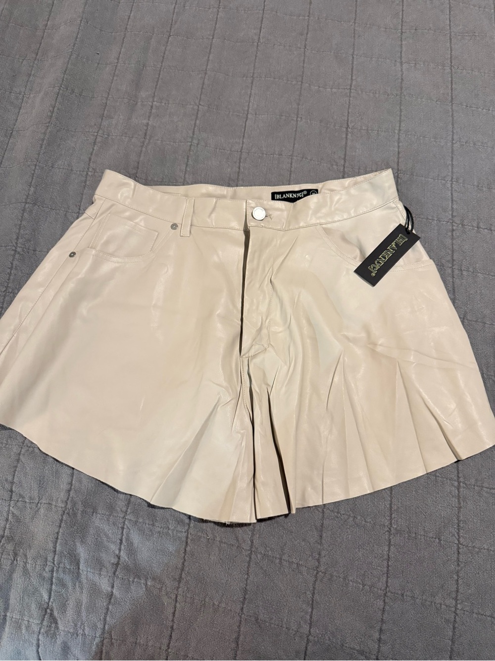 Blank NYC Cream Pleated Faux-Leather Skort